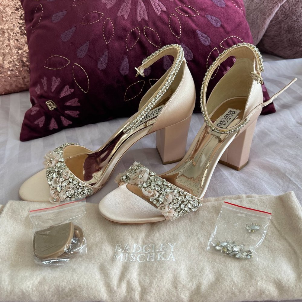 NWT BADGLEY MISCHKA Finesse Ankle Strap Heel, Sz 7.5 - Seashell Satin